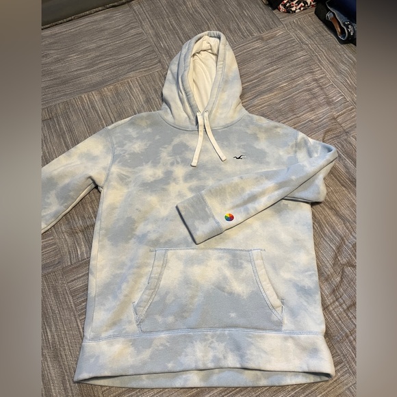 Hollister adult Small, light blue cloud like design sweatshirt - Picture 1 of 3